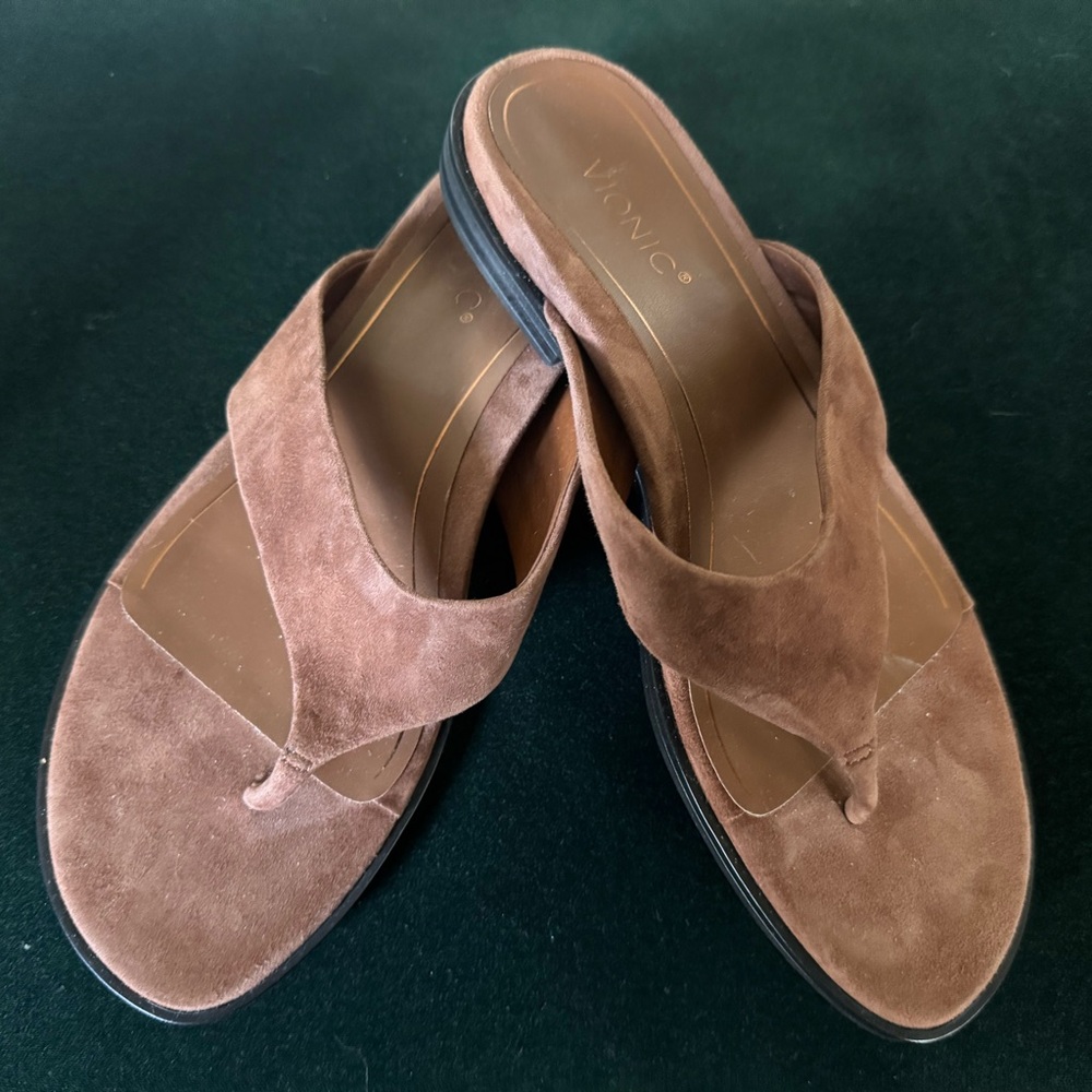 Vionic Women's Brown Suede Sandals
